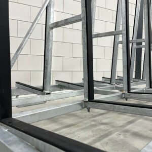 Rubber profielen op glasbok met wielen